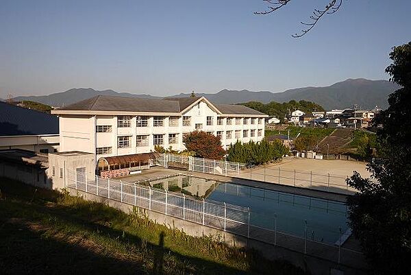 画像19:直方西小学校(1、300m)