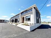 新入駅より徒歩12分 築2年 2階建の賃貸物件