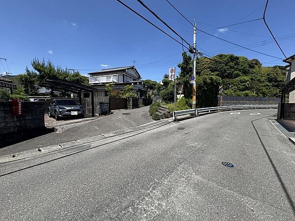 南東側　前面道路