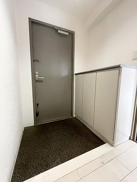 【玄関】■来客時にも印象のいい空間■シューズボックス付きですっきり保てます