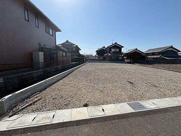 【現地写真】■JR草津駅まで車で約10分■閑静な住宅地内です■周辺には高い建物がなく陽当たり良好です