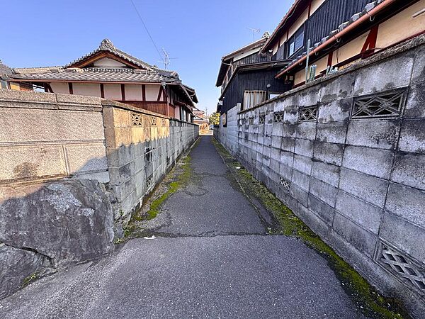 【前面道路】■公衆用道路■徒歩で敷地へアクセスできる経路があります
