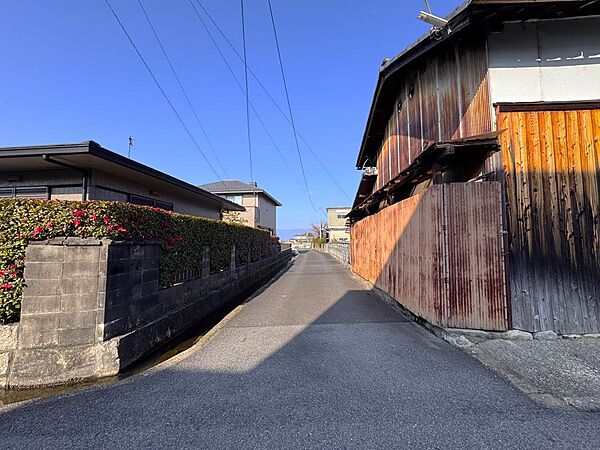 【前面道路】■幅員約3.6ｍ■敷地への進入路となる道路です■一般車の通行が少なく、落ち着いた環境です