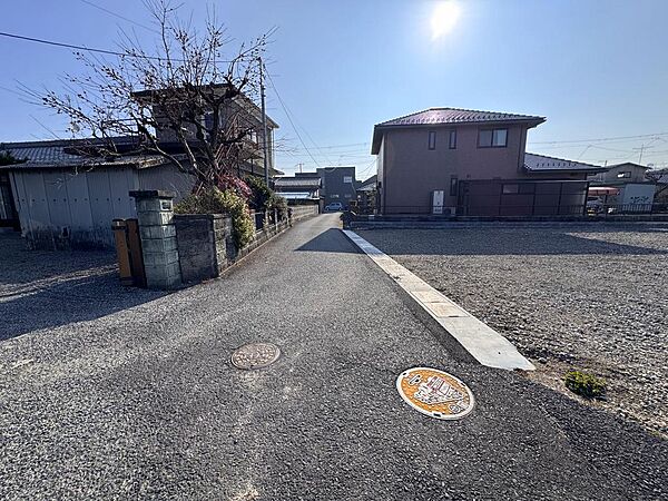 【前面道路】■幅員約3.6ｍ■車通りも少なくお子さまも安心です