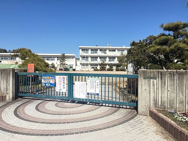 豊田市立畝部小学校 560m