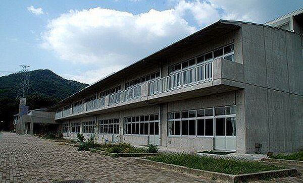 豊田市立石畳小学校 770m
