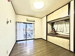 駅徒歩6分　〜越生町春日1丁目〜　始発駅利用可能 6DKのリビング/ダイニング