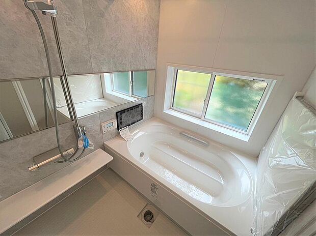 弊社施工事例　ユニットバス　保温浴槽で快適さと省エネを両立。浴室換気暖房乾燥機付きでいつまでも快適に。※イメージの為実際と異なる場合があります。