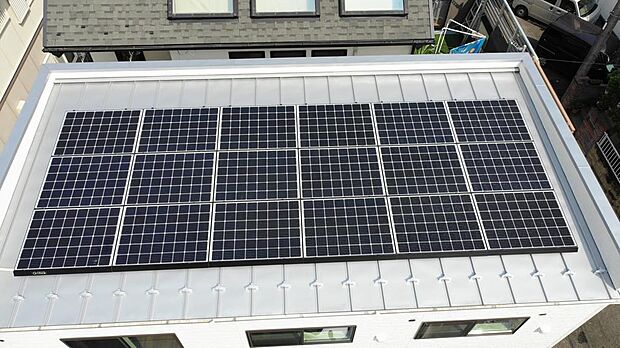 弊社施工事例　太陽光パネル　電気代が高くても気にせず使用できます。　メーカーや発電量はお気軽にお問い合わせください。
