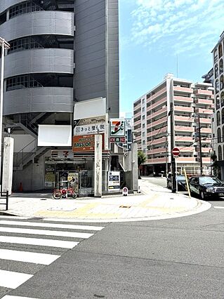 コンビニ：セブ...