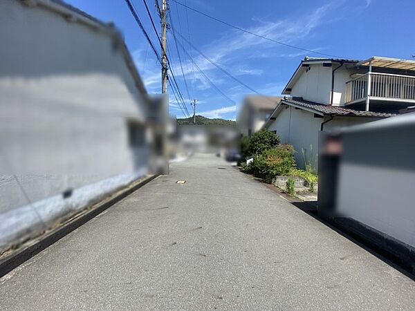 前面道路を含む外観