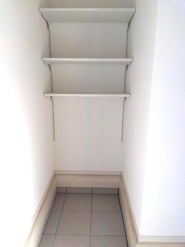 同施工例シューズクローク