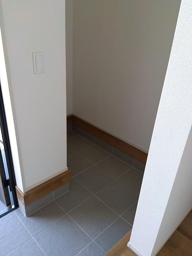 同施工例シューズクローク