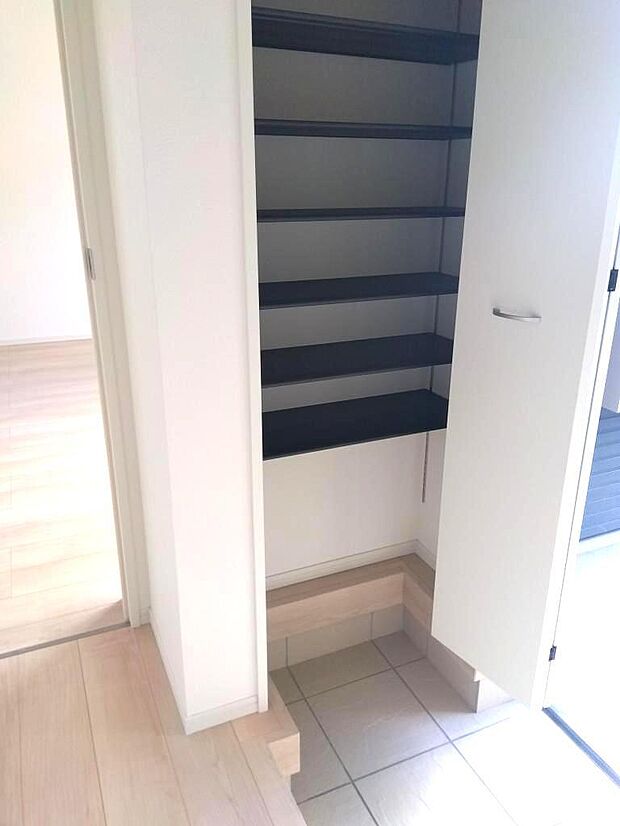 同施工例シューズボックス