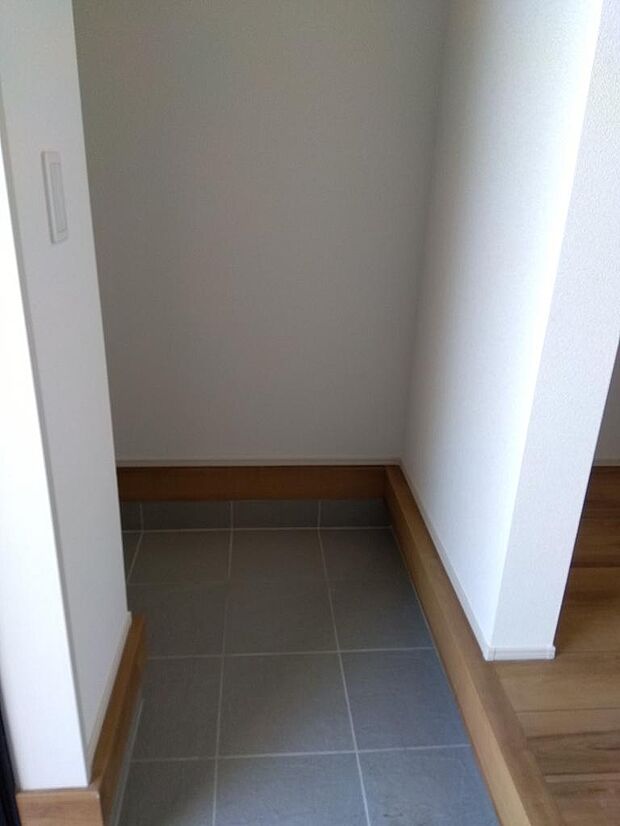 同施工例シューズクローク