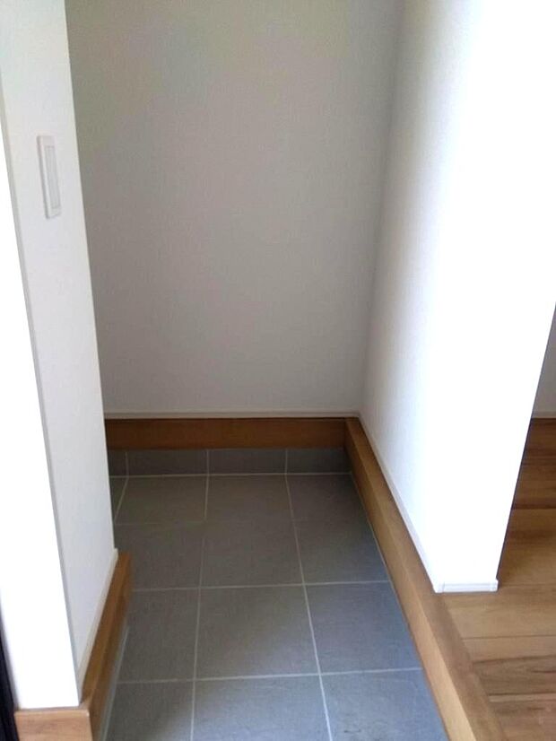 同施工例シューズクローク