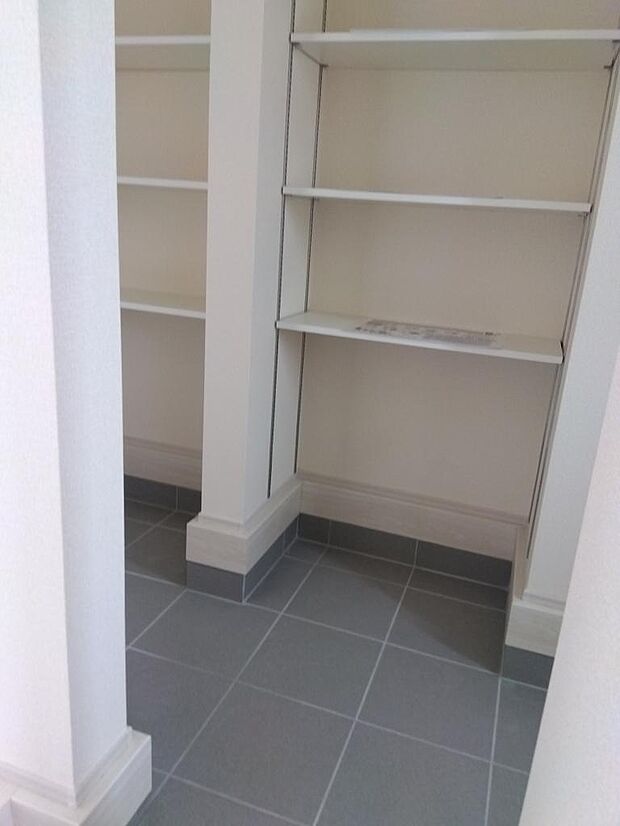 同施工例シューズクローク