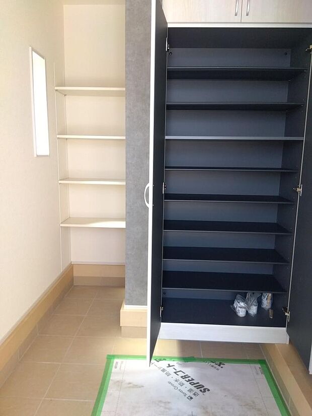 同施工例シューズボックス、シューズクローク