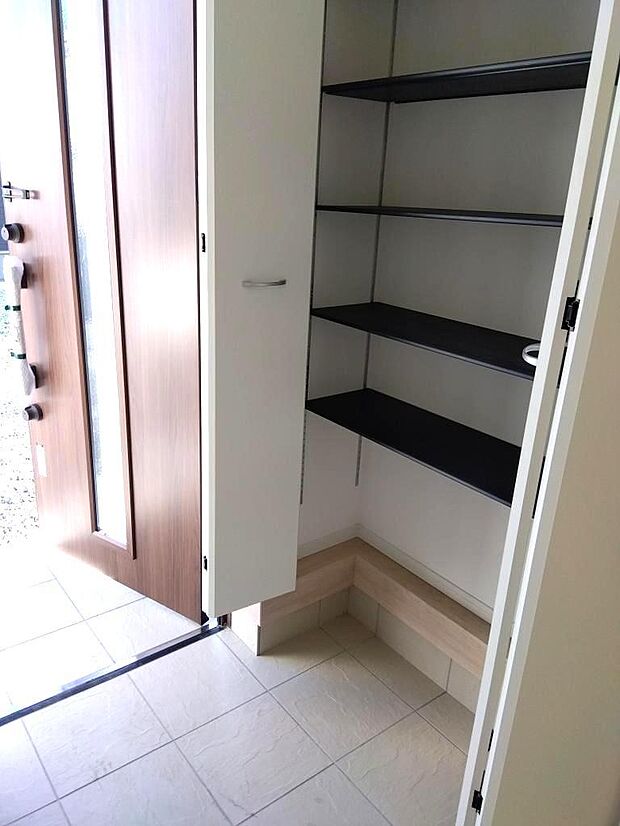 同施工例シューズボックス