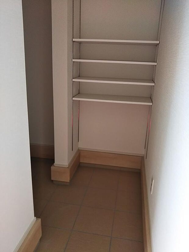 同施工例シューズクローク