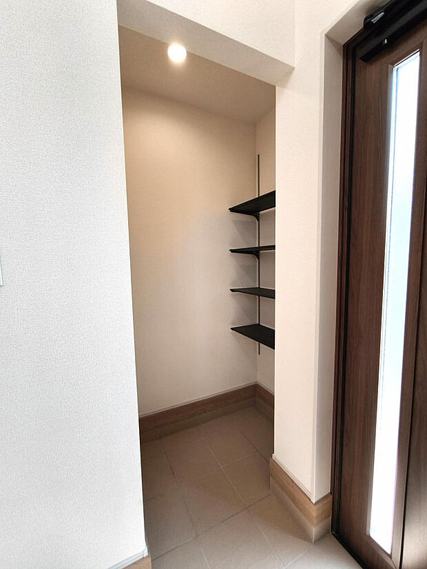 同施工例シューズクローク