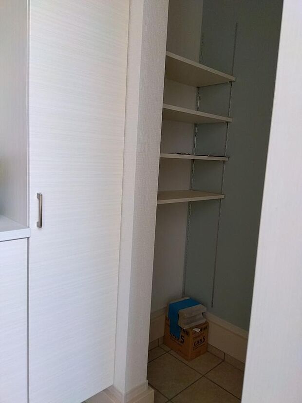 同施工例シューズクローク