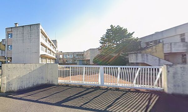南小（徒歩9分）