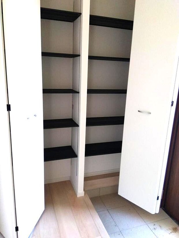 同施工例シューズボックス