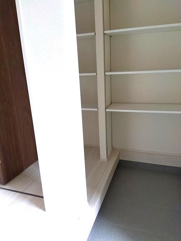 同施工例シューズクローク