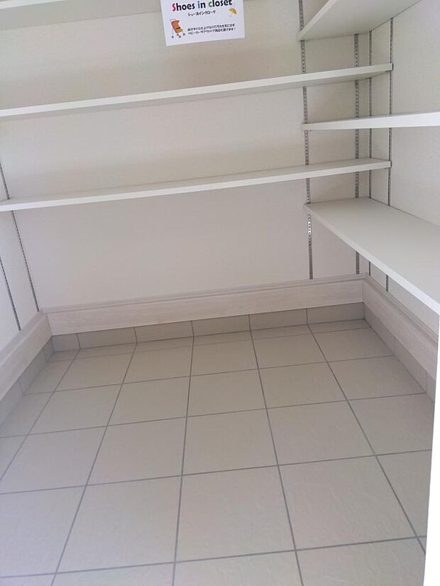 同施工例シューズクローク