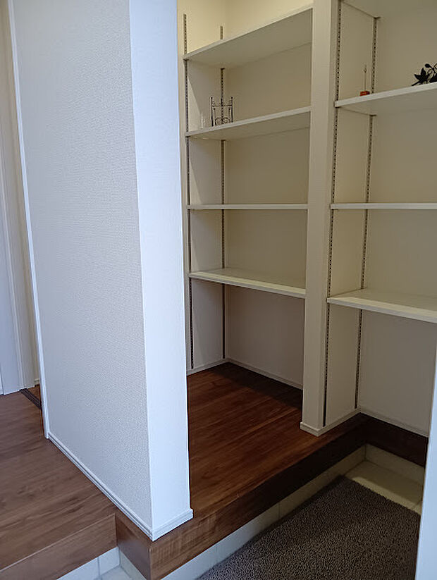 同施工例シューズクローク