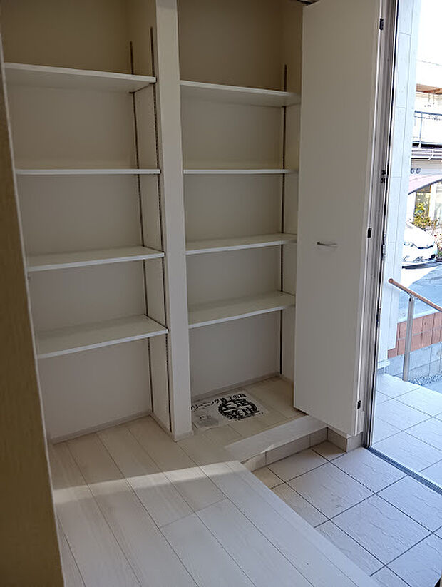 同施工例シューズボックス