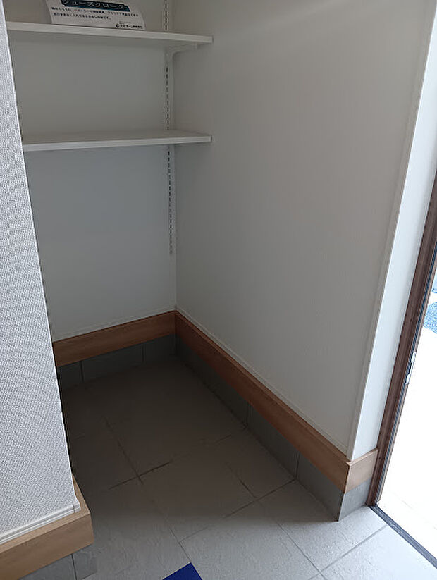 同施工例シューズクローク