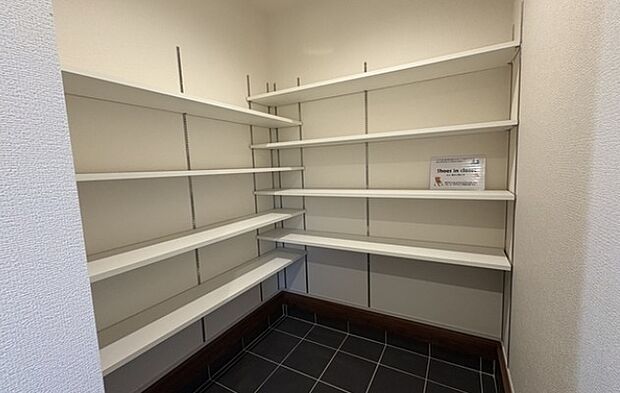 同施工例シューズクローク