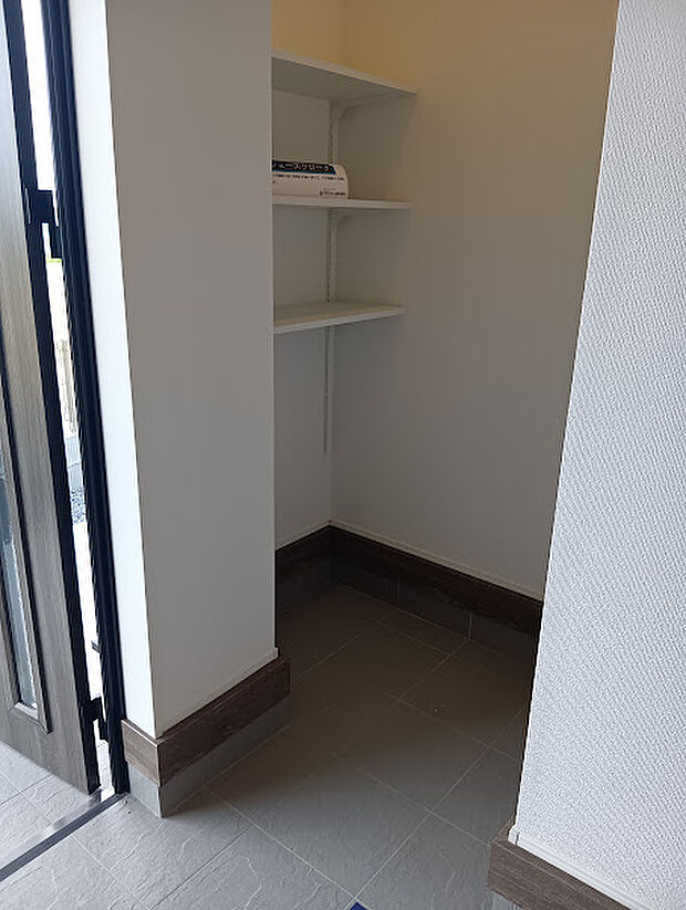 同施工例シューズクローク