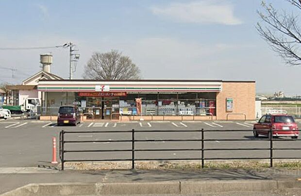 セブンイレブン新田運動公園前店（徒歩13分）