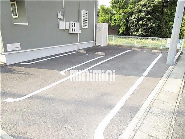 画像15:前面道路に出易い駐車場です！