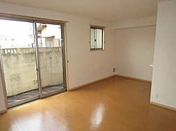 ピュア江南 1階1LDKのリビング/ダイニング