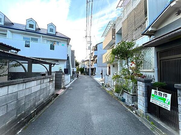 前面道路と街並み　閑静な住宅地です