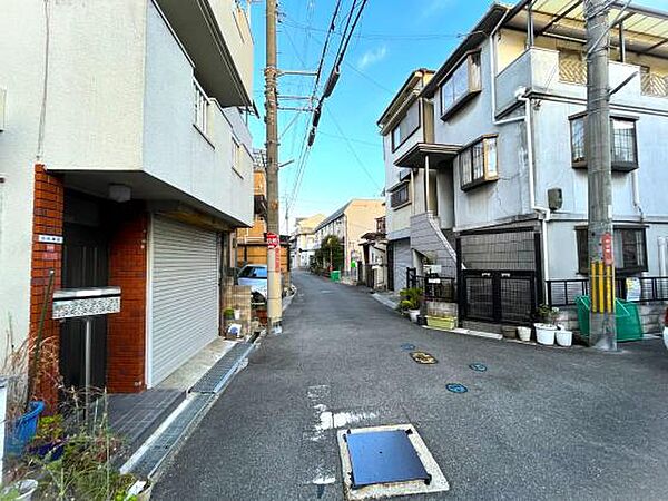 前面道路と街並み　閑静な住宅地です