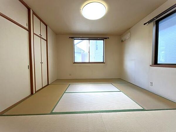 2階の和室8帖？広い和室でお寛ぎください