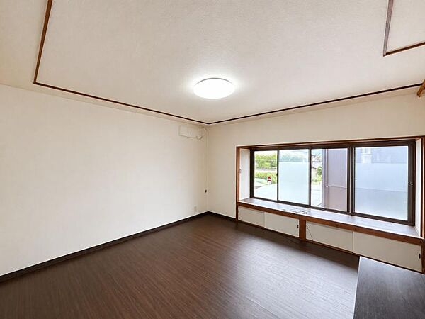 ゆとりある広さを確保した2階洋室です。