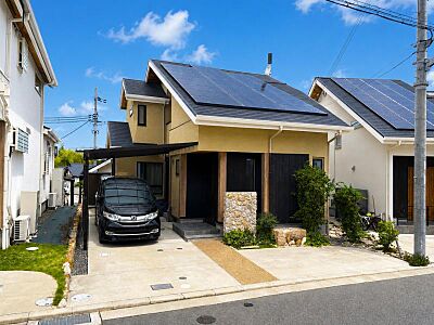 外観:築浅ならではの美しい外観が魅力の邸宅です。太陽光発電システムを搭載しています。 外観:築浅ならではの美しい外観が魅力の邸宅です。太陽光発電システムを搭載しています。