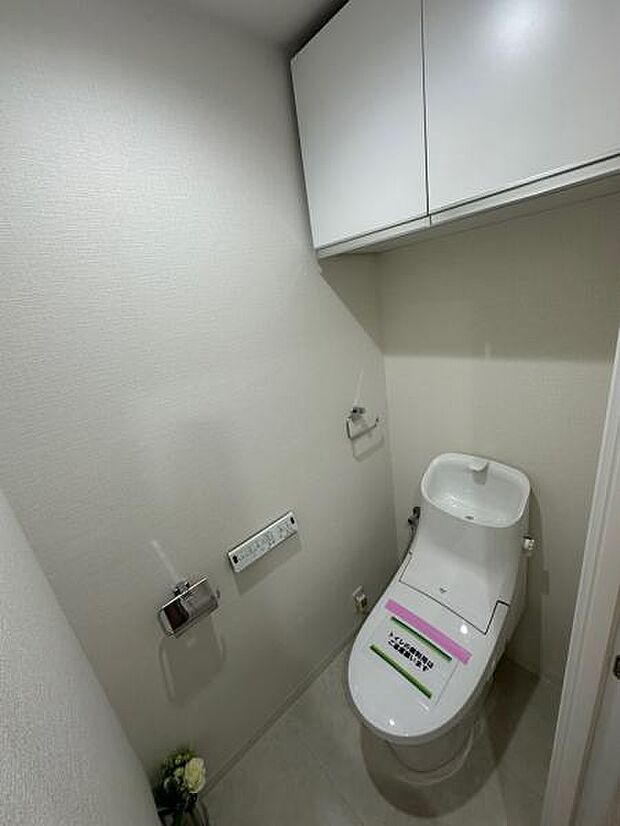 壁面収納搭載のトイレです。もちろんウォシュレット機能付きです。