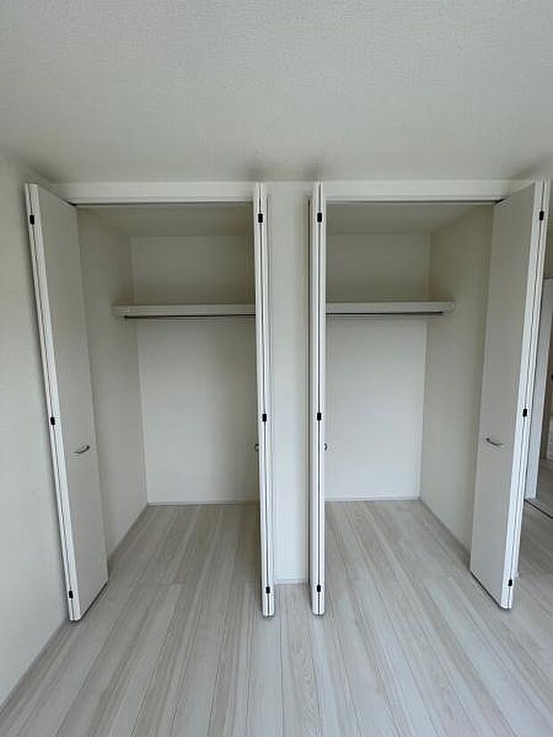 収納が設けられ、居室空間を広く使うことができます。