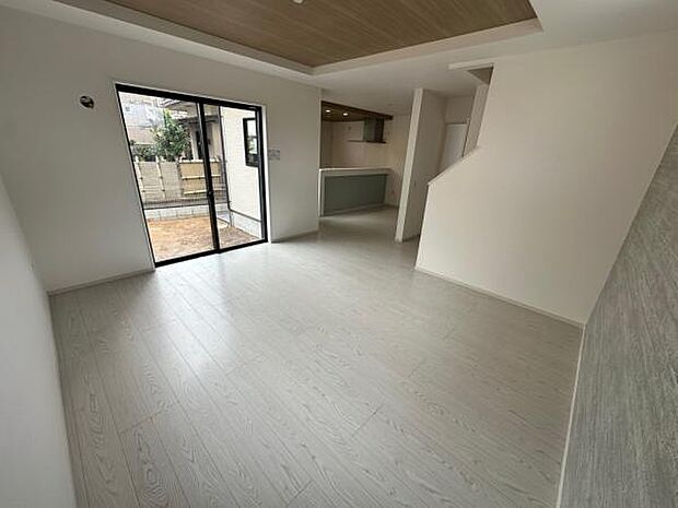 20帖のリビングはダイニング部分と分かれた形なので、それぞれで落ち着いて過ごすことができそうです。