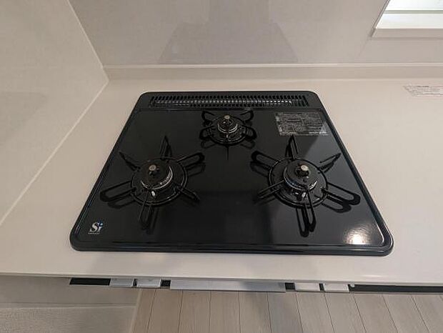 同時の調理もはかどる3口タイプのガスコンロです。
