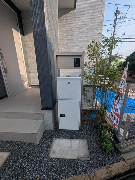 不在時でも受取可能な宅配ボックスです。非対面での受け取りができます。