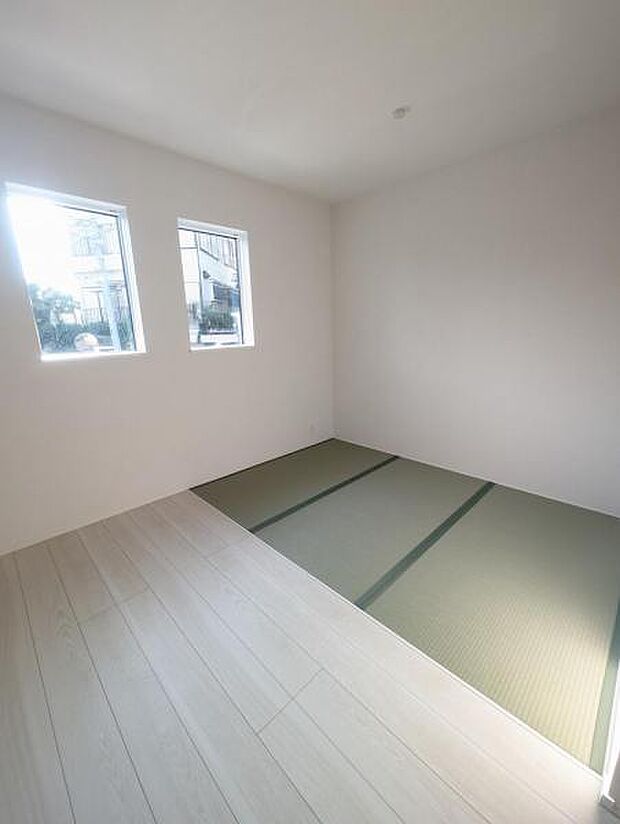 ちょっとした休憩に最適な畳コーナーです。勉強スペースとしても利用可能。