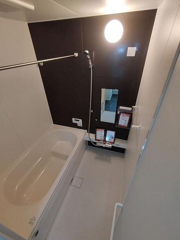 （5号棟） ダークトーンでまとめられたお洒落な浴室です。